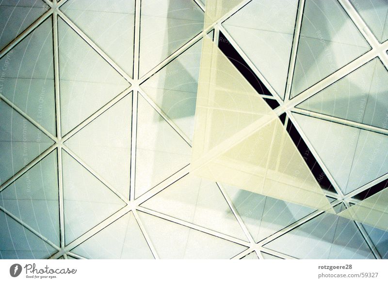 nach oben Muster Dreieck Dach flughafen london stanstead Glas aufwärts Architektur