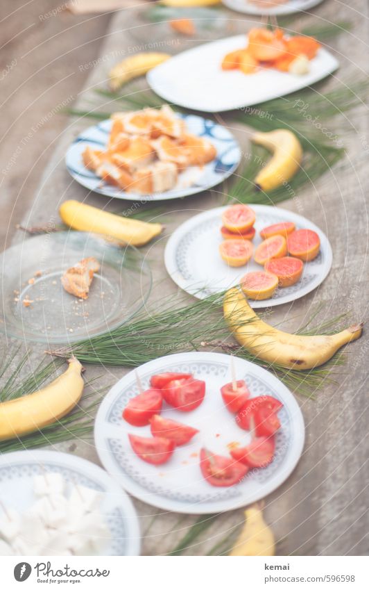 Frisch geschnitten Lebensmittel Käse Frucht Orange Brot Banane Tomate Teile u. Stücke Ernährung Mittagessen Büffet Brunch Picknick Bioprodukte Slowfood Teller
