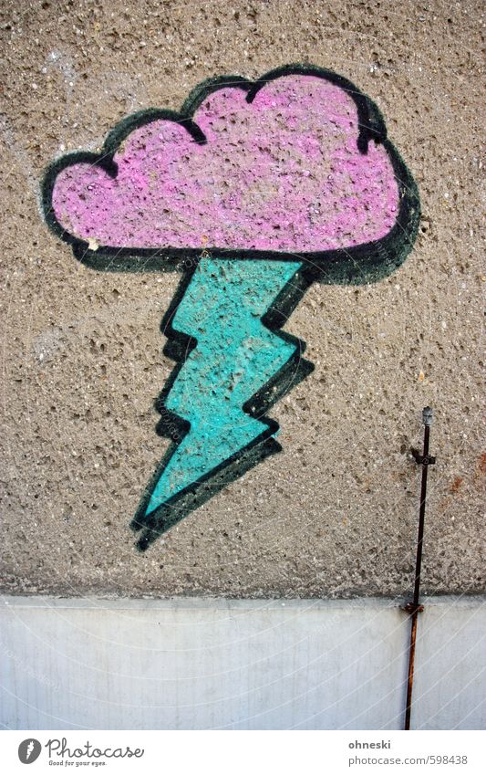 Wetterkapriolen Jugendkultur Straßenkunst Graffiti Wolken Gewitter Blitze Haus Mauer Wand Fassade Stadt Farbfoto mehrfarbig Außenaufnahme Muster