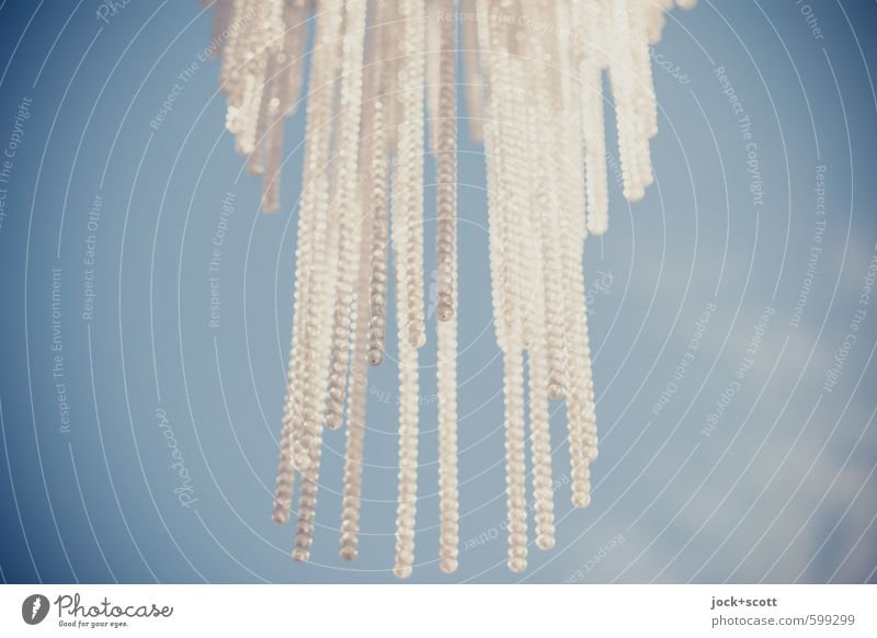 Mobile mit Perlen als Windspiel Kunststoff hängen ästhetisch dünn glänzend festlich Glamour kreisrund Detailaufnahme abstrakt Strukturen & Formen