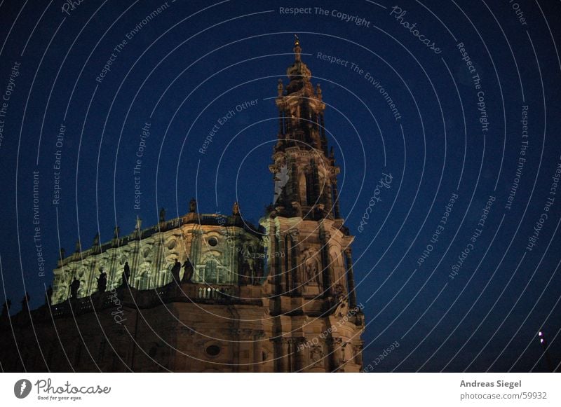 Schönheit der Nacht Dresden Hofkirche dunkel schwarz Licht Stimmung Gotteshäuser historisch Altstadt Religion & Glaube Turm Beleuchtung Abend blau Elbe