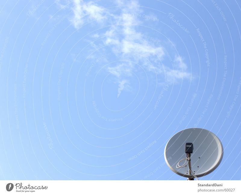 Befehlsempfänger? Satellitenantenne funkgesteuert Fernsehen Luft Funktechnik Wellen Strahlung Rundfunksendung Radio Antenne Eingang CB-Funk Rundfunksender