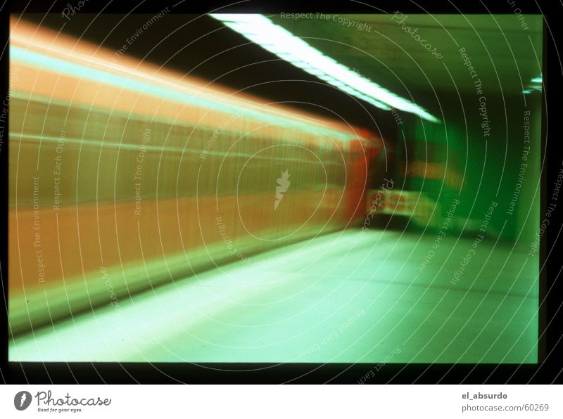 Vollrausch Nacht Untergrund fahren Licht wackeln Eisenbahn steig Unschärfe