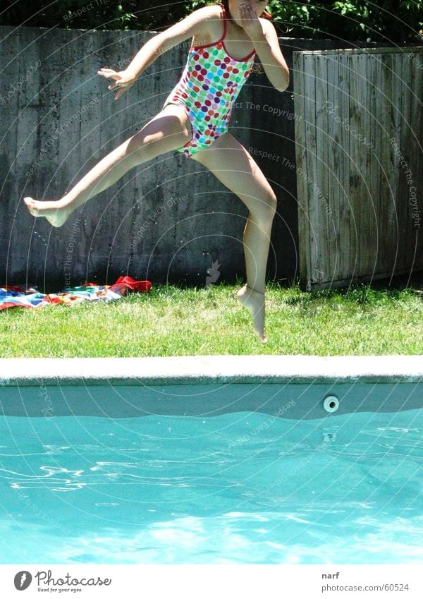 Splash! springen Schwimmbad Mädchen Sommer bathing suit water vacations