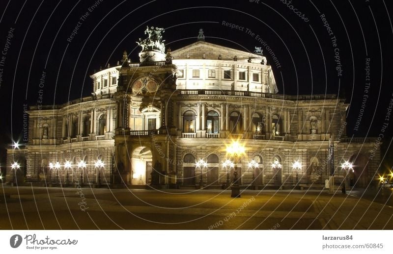 Semperoper bei Nacht Farbfoto Außenaufnahme Menschenleer Kunst Theater Oper Opernhaus Dresden Deutschland Europa Architektur Sehenswürdigkeit Wahrzeichen