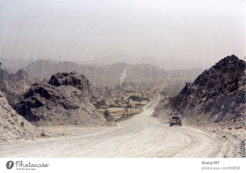 Ich liebe es... Oman Vereinigte Arabische Emirate Geländewagen Wadi Bee Dürre Sommer Sonne Aussicht Fernweh Stil Physik Menschenleer Einsamkeit