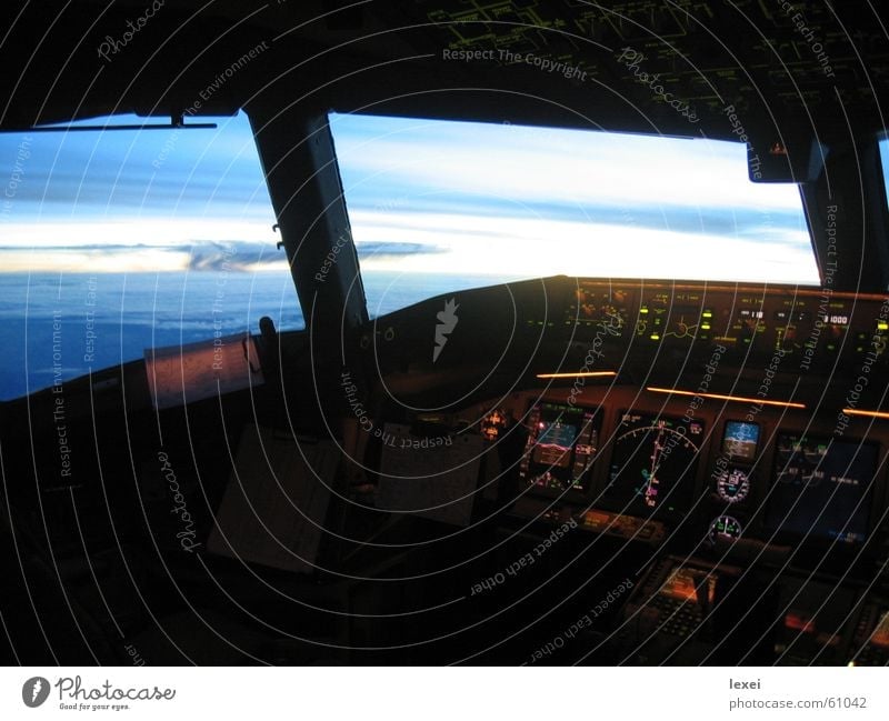 777 cockpit Cockpit Panorama (Aussicht) ^777 Himmel groß