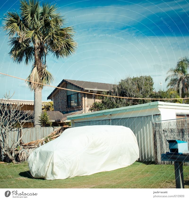 Car à la Christo Lifestyle Haus Himmel Queensland Garage Verkehrsmittel PKW Briefkasten Schutz parken Parkplatz Schutzhülle Autopflege Klimaschutz Vorsorge
