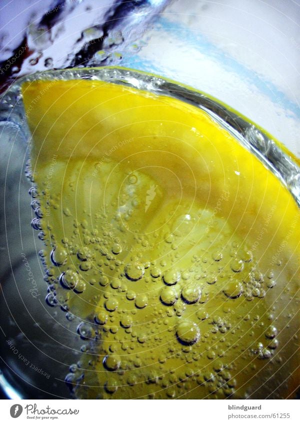 Pimp my water - sauer macht lustig Kohlensäure Zitrone Veranstaltung Caipirinha Restaurant Limonade Erfrischungsgetränk vitalisierend gelb trinken Getränk
