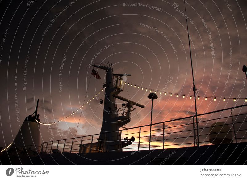 Himmelszelt Güterverkehr & Logistik Wolken Gewitterwolken Sonnenaufgang Sonnenuntergang Schifffahrt Passagierschiff Lampe Radarstation bedrohlich grau orange