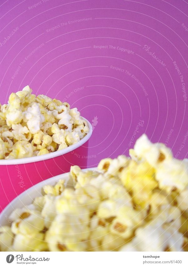 Pink Pop Popkorn Snack Kino rosa violett Freizeit & Hobby Ernährung Jahrmarkt Zucker süß salzig Becher Nahaufnahme Lebensmittel cinema Mais Salz Korn corn