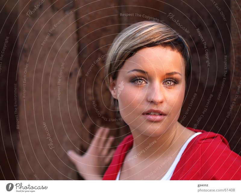 My favourite Frau Model Beautyfotografie Porträt herausfordernd feminin rot Hand babe Gesicht Industriefotografie face Blick Auge Mund