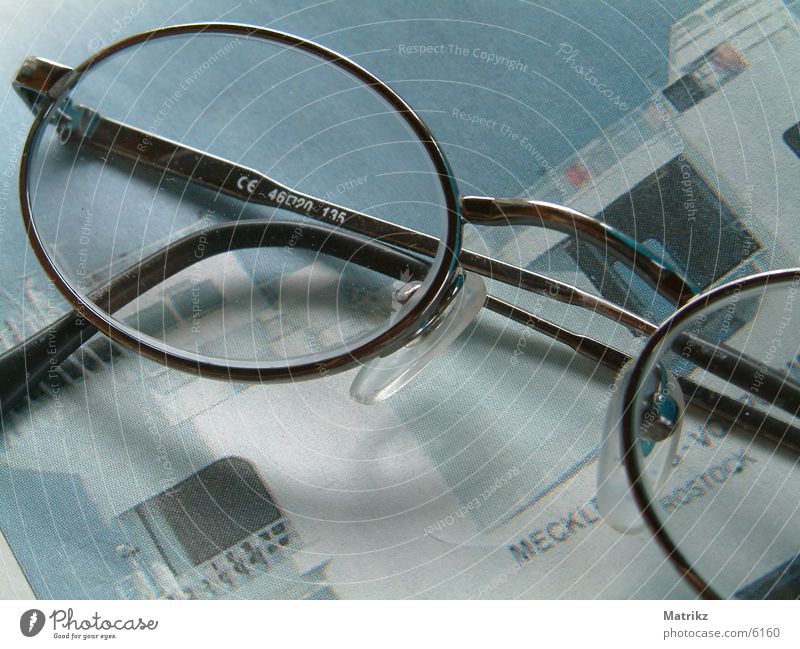Ne Brille Zeitung Makroaufnahme Linse Monokel glasses eyeglasses round optic Business