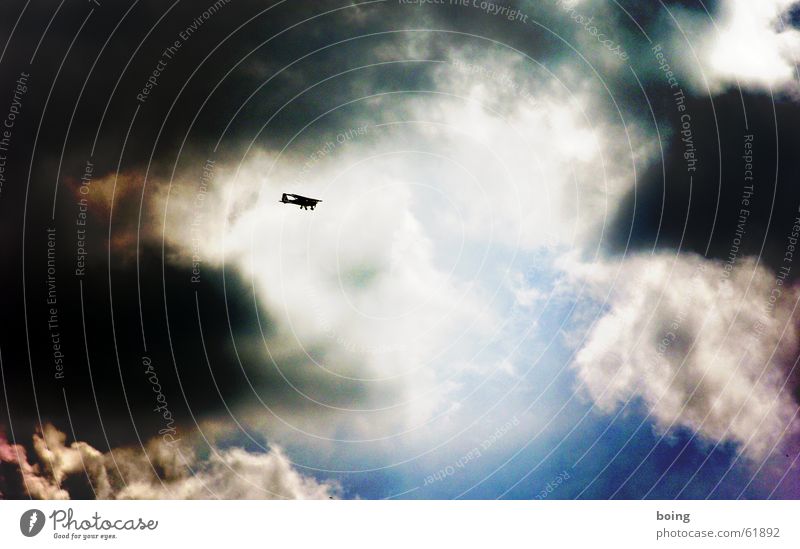 unseren Helden am Himmel Flugzeug Wolken Luftloch Wärme Unwetter aufreißen Sonne Stern Frieden Freiheit Sturm Wind Pilot Radarstation Flughafen Gewitter