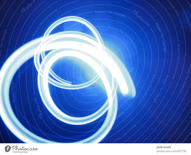 Licht Rotation blau Freude Linie Streifen Spirale Bewegung drehen leuchten frei hell Geschwindigkeit Stimmung Nervosität unbeständig Hemmungslosigkeit
