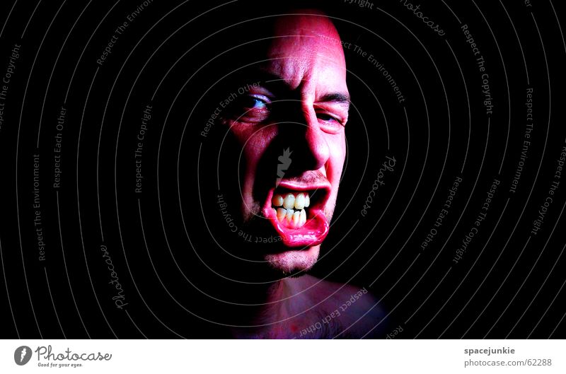 Impulsive Menschen kennen keine Grenzen! (2) Porträt Mann Freak Angst beängstigend schreien dunkel schwarz Zähne zeigen böse verrückt Gesicht Gewalt