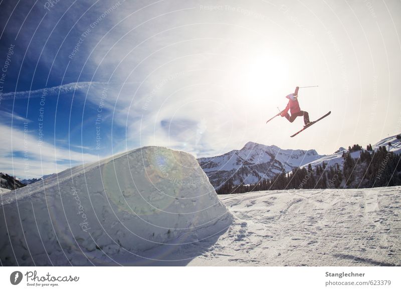 Sonnensprung Lifestyle Freizeit & Hobby Abenteuer Sport Skifahren Skier Free-Ski Freestyle Kicker Schanze Snowpark Mensch maskulin Mann Erwachsene 1 Natur