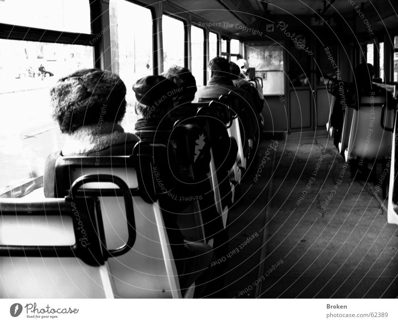 Never Alone, Just On Your Own... S-Bahn schwarz weiß Mensch Fenster Mütze trist Sitzgelegenheit Eisenbahn Einsamkeit griffe alt Reihe Alltagsfotografie Gang