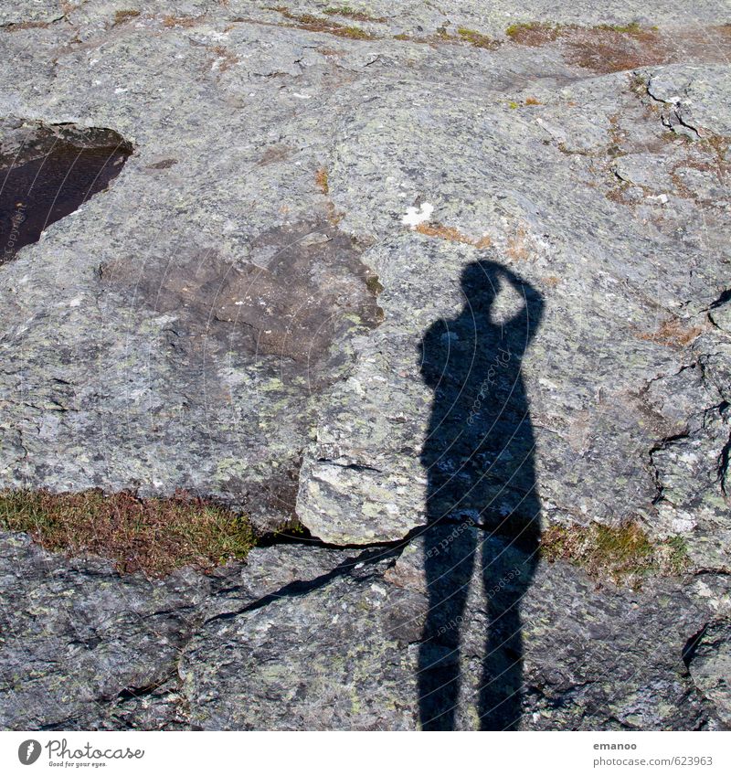 Ein Schatten aus Granit Lifestyle Freude Freizeit & Hobby Ferien & Urlaub & Reisen Tourismus Ausflug Berge u. Gebirge wandern Mensch Mann Erwachsene Körper 1
