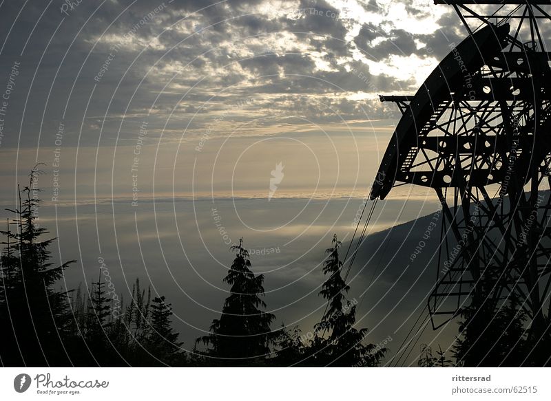 Weite Blick über Vancouver Kanada Rocky Mountains Nebel Sonnenuntergang Wald Stahl Seilbahn ruhig crouse mountain Himmel Berge u. Gebirge Technik & Technologie