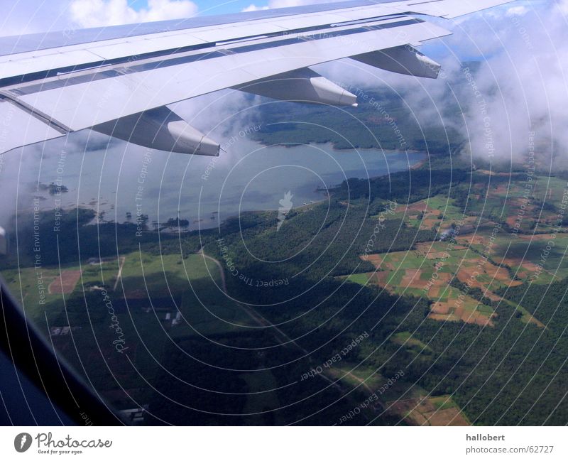 Mauritius von oben Flugzeug Wolken über den Wolken Tragfläche Triebwerke Luftverkehr