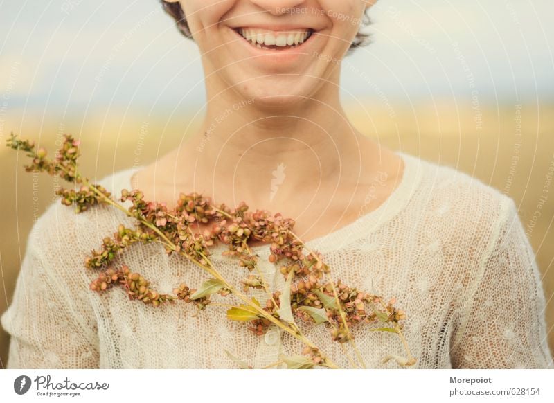 Lächeln Freude schön Sommer Sonne feminin Junge Frau Jugendliche Erwachsene Lippen 1 Mensch 18-30 Jahre Umwelt Natur Landschaft Pflanze Sonnenlicht