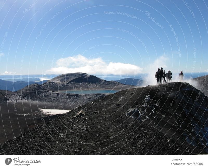 Tongariro Farbfoto Außenaufnahme Tag Silhouette Totale Ferien & Urlaub & Reisen Freiheit wandern Klettern Bergsteigen Mensch 6 Menschengruppe Landschaft Erde