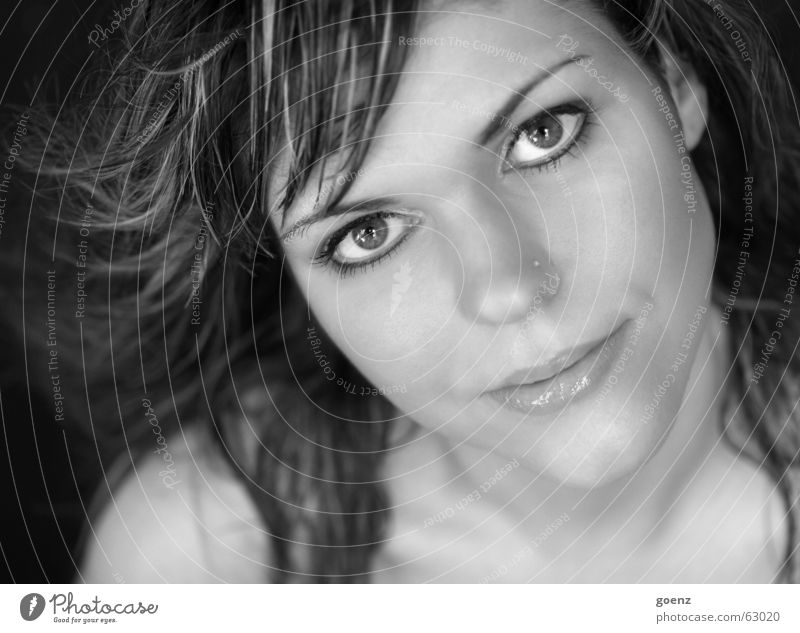windy... Frau Model Beautyfotografie Kosmetik schwarz weiß babe Haare & Frisuren Wind Gesicht Auge Schwarzweißfoto