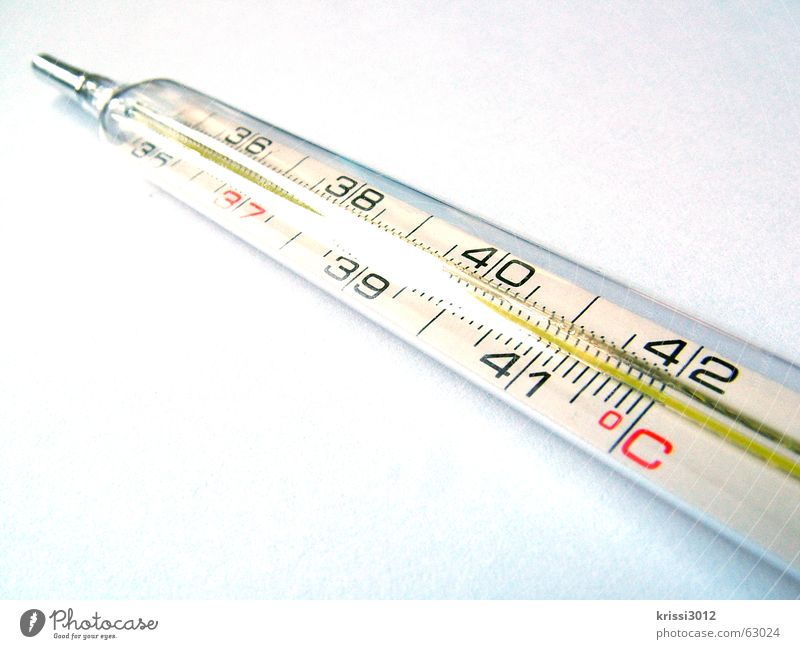 das gute alte quecksilber Fieberthermometer heiß Physik kalt unterkühlt Grad Celsius Skala Ziffern & Zahlen transpirieren Arzt steril steigend Gesundheit Winter