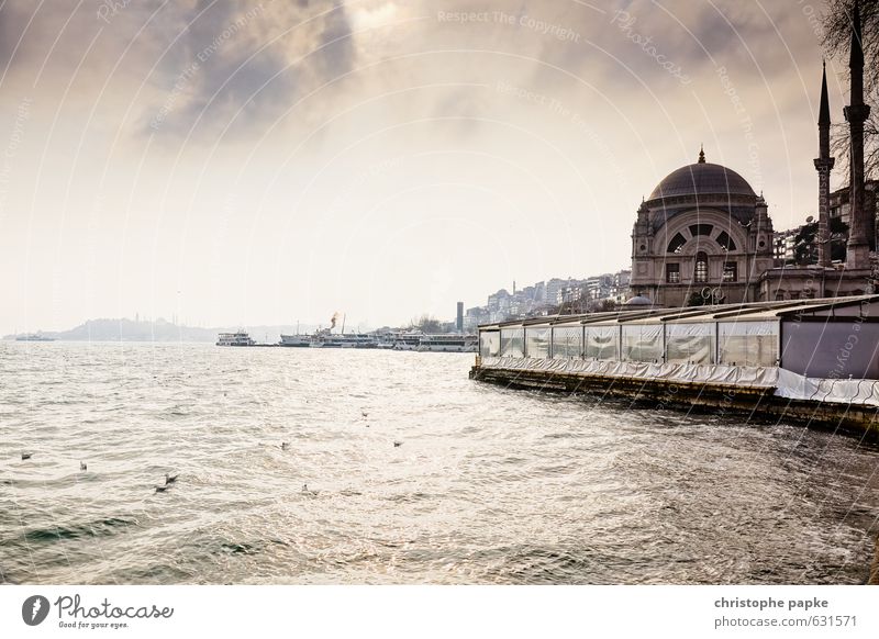 Dolmabahçe Moschee Ferien & Urlaub & Reisen Tourismus Sightseeing Städtereise Wolken Schönes Wetter Küste Flussufer Istanbul Türkei Stadt Stadtzentrum Stadtrand