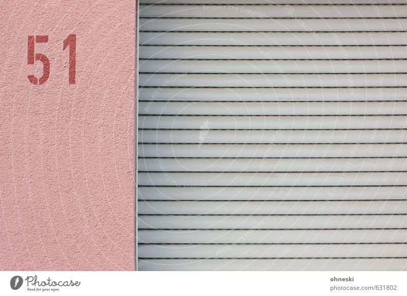 Area 51 Haus Mauer Wand Fassade Fenster Ziffern & Zahlen Stadt rosa Angst Schutz Häusliches Leben Hausnummer Farbfoto Außenaufnahme abstrakt Muster