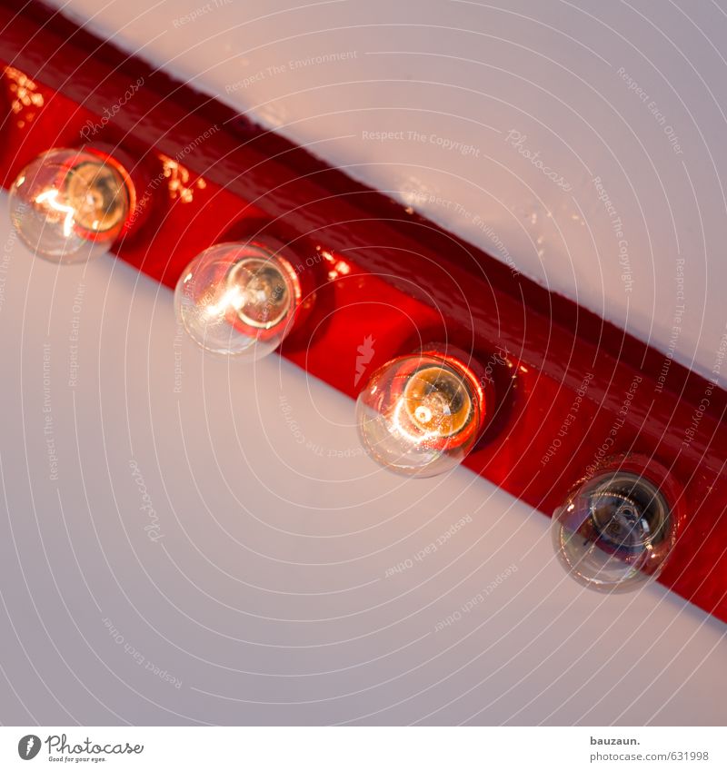 ausfallerscheinung. Häusliches Leben Wohnung Lampe Nachtleben Entertainment Party Veranstaltung Feste & Feiern Glühbirne Holz Glas Linie leuchten rot Kraft
