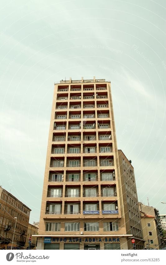 fassade Haus Gebäude Stadt Rijeka Kroatien Wolken Ferien & Urlaub & Reisen Süden Fassade von vorne Himmel Sonne Architektur