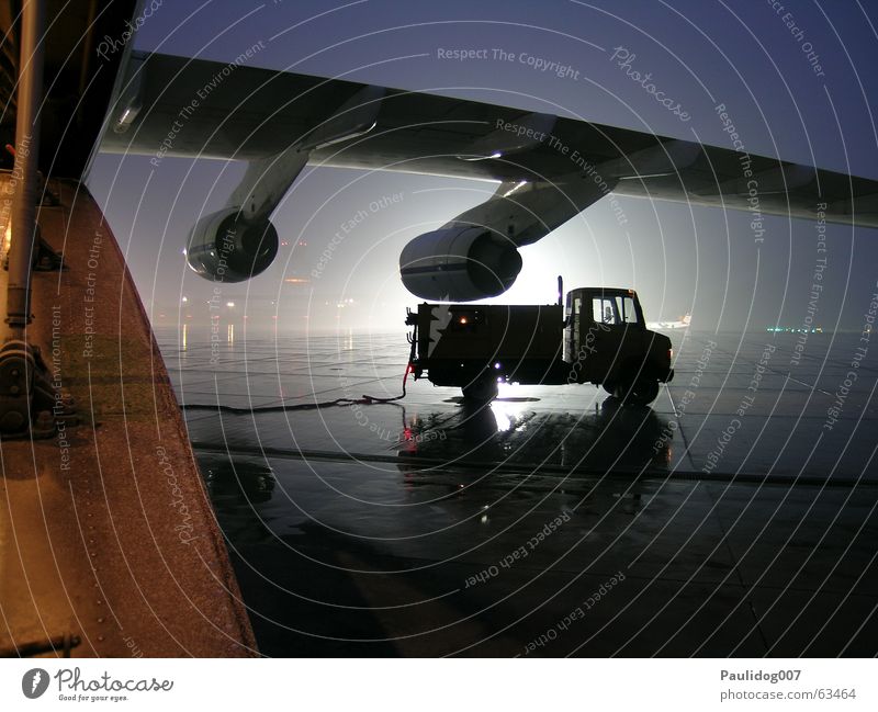 Darwins Nightmare Nacht eng hilflos Langzeitbelichtung Stativ Viktoria See Frachtflugzeug Flugzeug bedrohlich