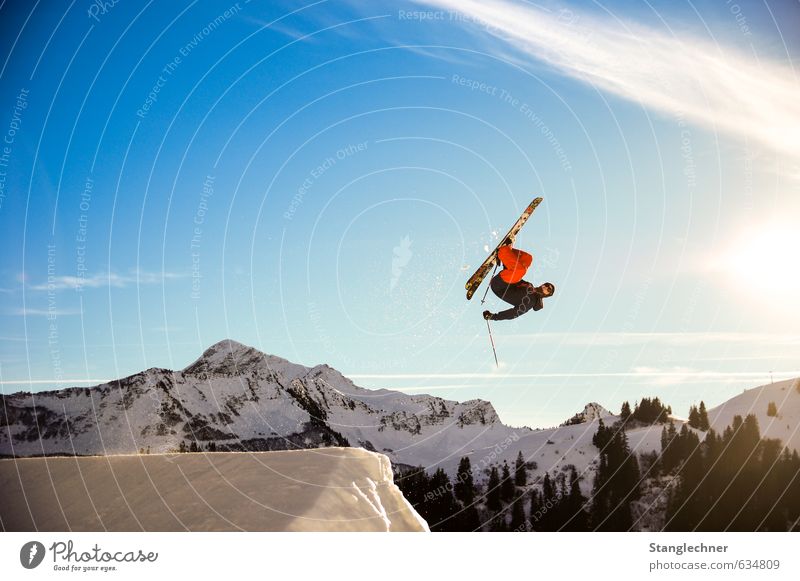 Flatspin Lifestyle Freizeit & Hobby Sport Wintersport Sportler Skifahren Skier Freestyle Free-Ski Skipiste Mensch maskulin Natur Landschaft Sonnenlicht Schnee