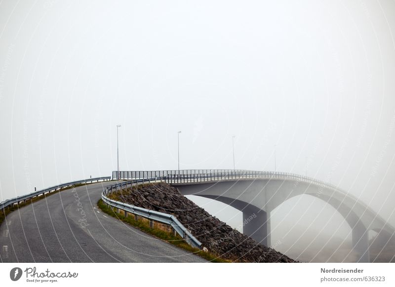Wege ins Nichts.... Ferne Nebel Menschenleer Brücke Bauwerk Architektur Verkehrswege Straße Wege & Pfade Hochstraße Beton fahren dunkel grau Einsamkeit