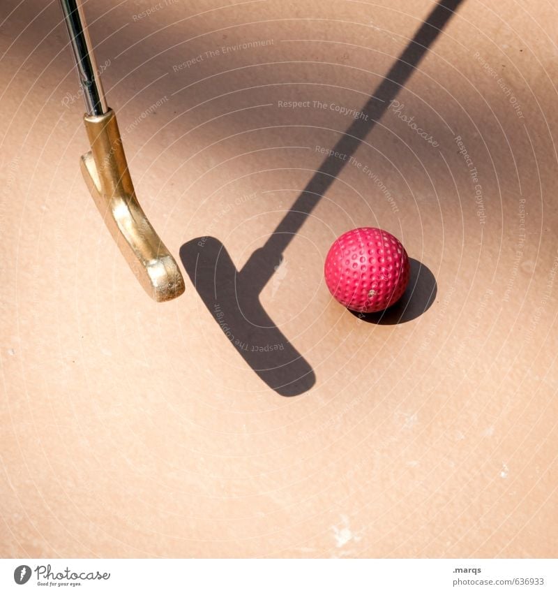 Par Spielen Minigolf Golfball Golfschläger Sport Sportstätten Zeichen einfach Freude Erfolg Präzision Ziel Farbfoto Außenaufnahme Nahaufnahme Menschenleer