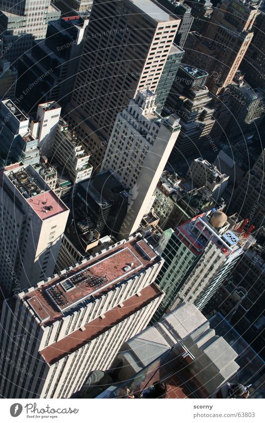 Tiefe Einblicke New York City Hochhaus Vogelperspektive tief fallen Gebäude high angle rockafeller center Sturz