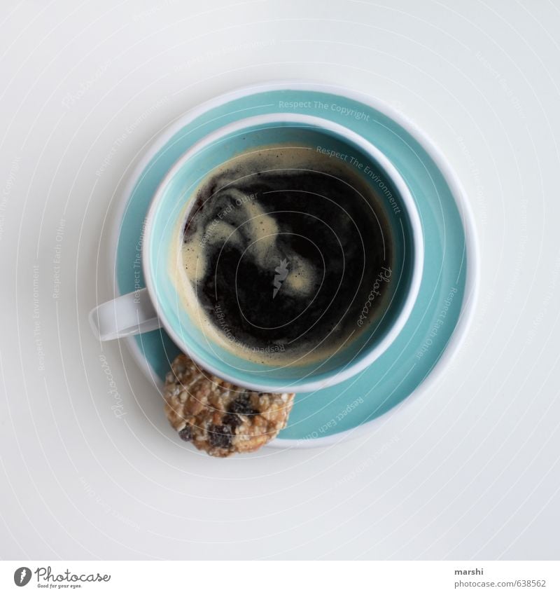 Wachmacher Lebensmittel Süßwaren Getränk Erfrischungsgetränk Heißgetränk Espresso Geschirr Tasse blau Gefühle Stimmung klein Keks Kaffee Müdigkeit Koffein stark