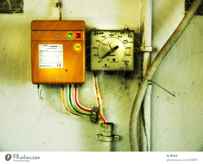 gelb grün rot Wand Regler Tachometer Uhr Messinstrument Kabel Gerät red messen Technik & Technologie Mauer Anzeige