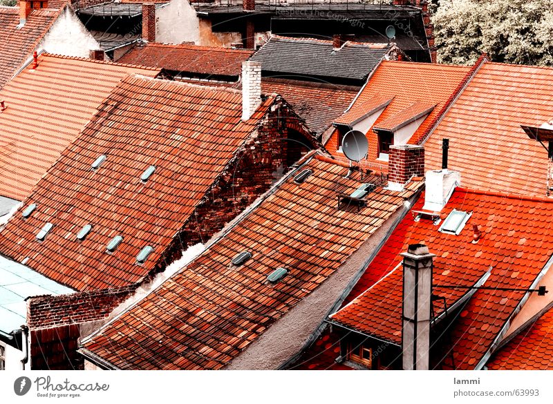 über den Dächern Dach rot einfarbig Backstein durcheinander Wohnung Schornstein Verfall görlitz alt neu Häusliches Leben