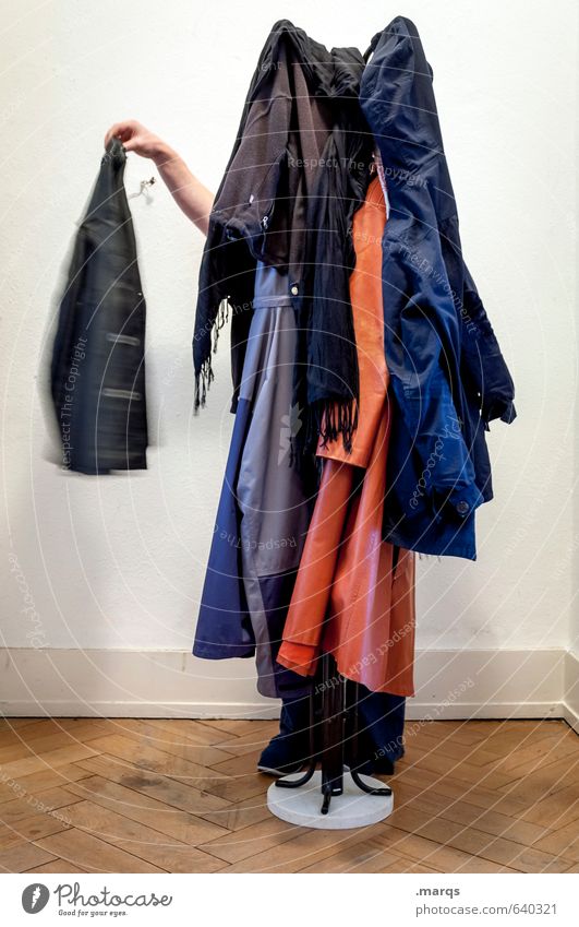 1900 | Aufhänger Häusliches Leben Wohnung Kleiderständer Mensch Arme Bekleidung Jacke Mantel Schal außergewöhnlich lustig mehrfarbig skurril Diener