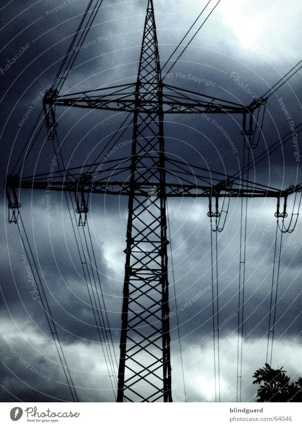 100tausend Volt Strommast Antenne Elektrizität Energiewirtschaft Elektrisches Gerät elektrisch Leitung Hochspannungsleitung Gier Wolken Stahl Konstruktion