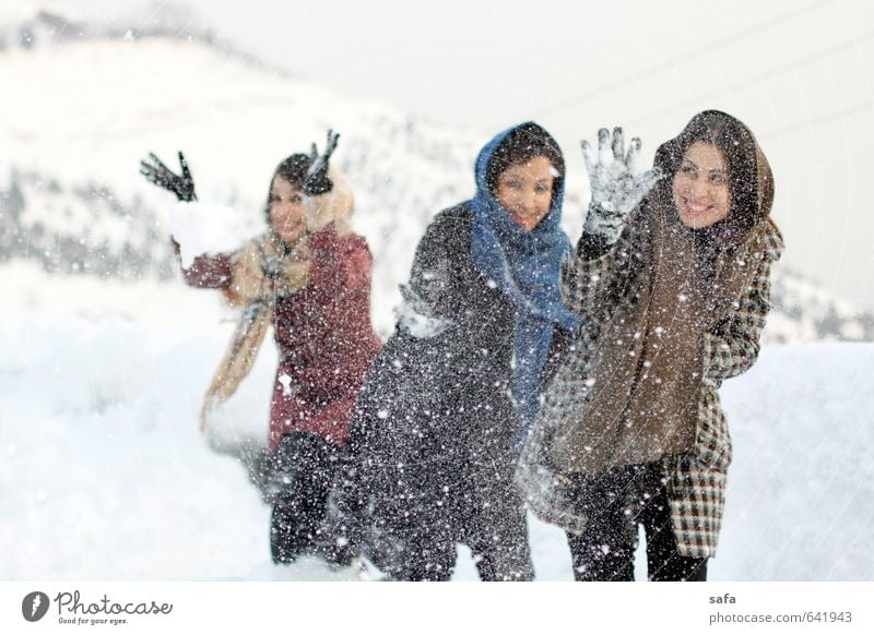 Jamshidiyeh Spielen Winter Schnee Winterurlaub Berge u. Gebirge Mensch feminin Junge Frau Jugendliche Schwester Freundschaft Körper 3 30-45 Jahre Erwachsene
