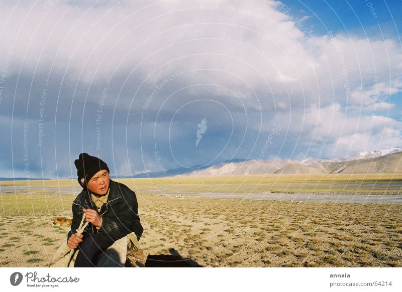 weites land Steppe Mütze Himmel Kirgisistan Abenteuer ruhig Wolken Gras Ferne Junge boy Nike Seil sky kyrgistan Russland russian auf zu neuen ufern