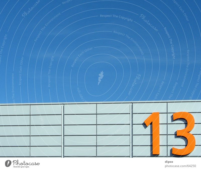 Dreizehn die 1. 13 Ziffern & Zahlen Freitag der 13. Aluminium Licht Lagerhalle Himmel blau orange silber hell Messe Messehalle