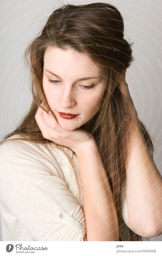 Laeticia II schön Haare & Frisuren Kosmetik Lippenstift harmonisch Wohlgefühl Zufriedenheit feminin Junge Frau Jugendliche brünett langhaarig Erotik