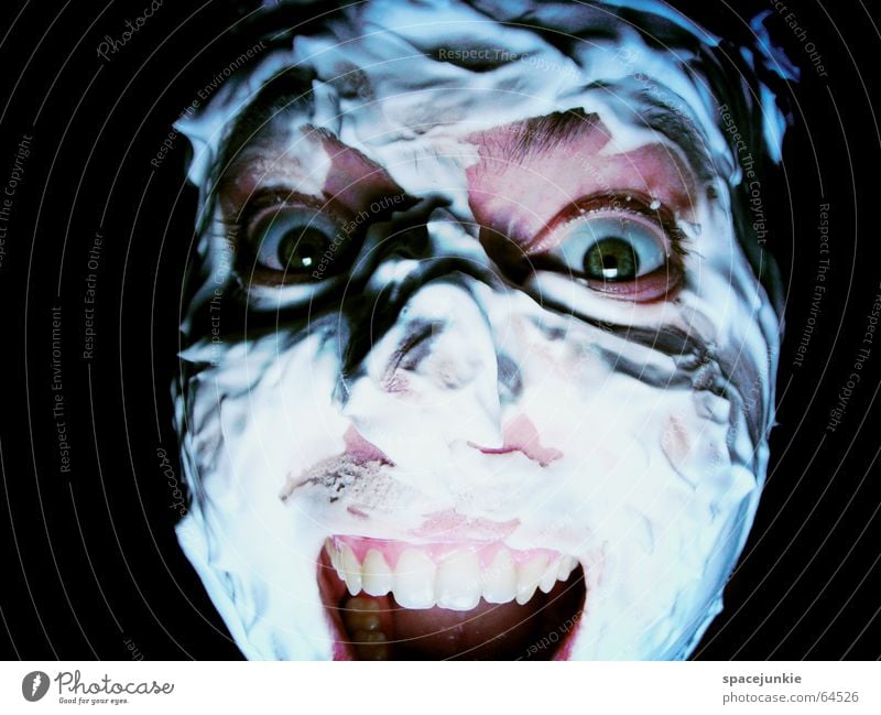 Das Rasierschaummonster Rasieren Gesichtspflege Mann böse Porträt Freak Angst beängstigend dunkel schwarz verrückt grün Körperpflege Blick Mensch Gewalt Auge