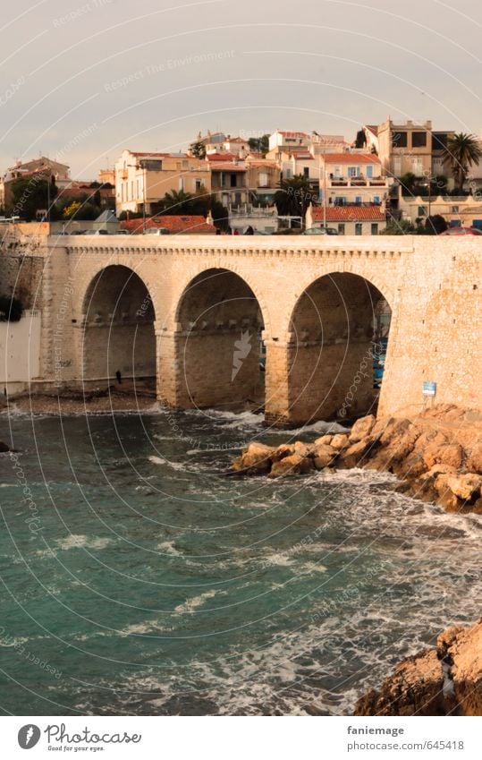 à la Corniche Landschaft Wasser Sommer Wellen Küste Meer Hafenstadt Brücke Wahrzeichen Straße Ferien & Urlaub & Reisen Süden Marseille la Corniche Kennedy