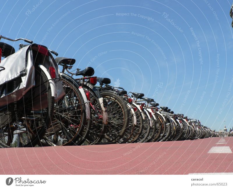 9 million bicycles... Amsterdam Fahrrad Parkplatz parking